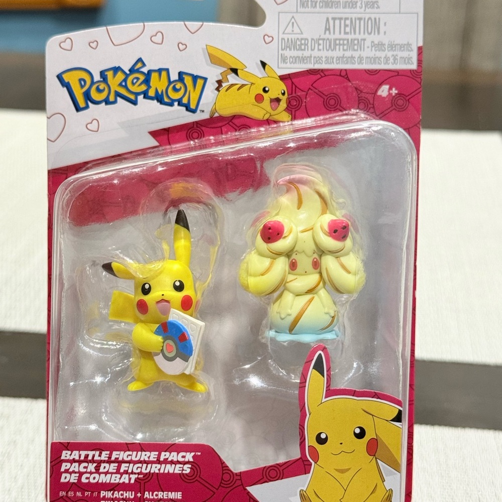 Pokemon Yellow and Pink Battle Figure Pack